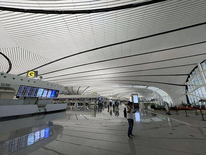 首都机场使用佳得利提供铝方通天花